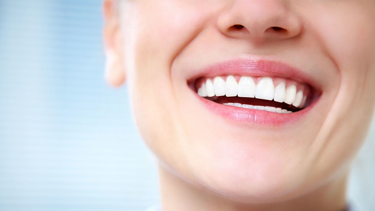 Why Teeth Whitening Strips Are More Popular Among Stars than Traditional Cleaning Techniques