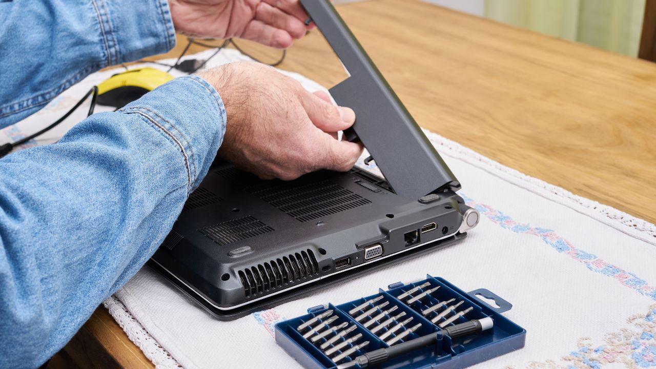 Steps to Perform Before Replacing Your Laptop’s Battery